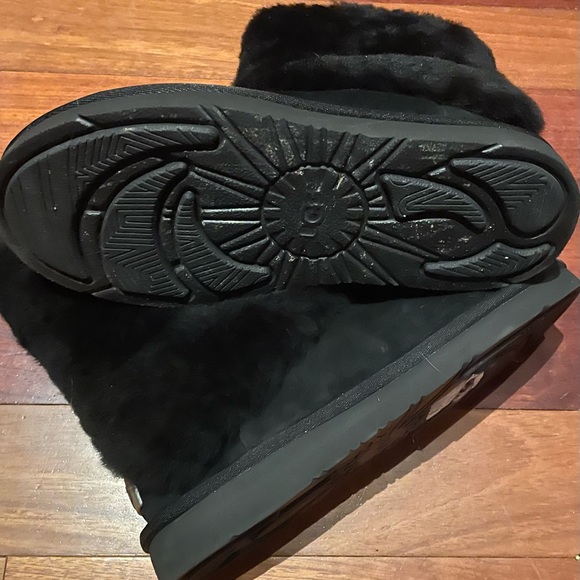 Ugg boots size 7 - Picture 4 of 4
